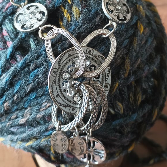 silver toned necklace - Picture 2 of 5